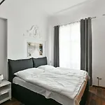 Na Náměstí 85 Apartmán *