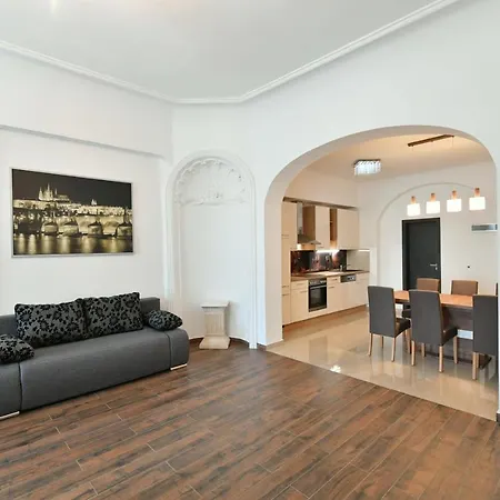 Na Náměstí 85 Apartmán